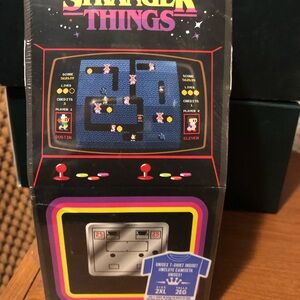 Stranger Things Retro Arcade T-Shirt - Black
